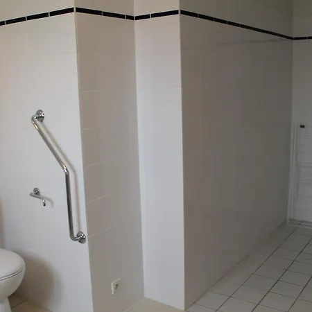 T3 Proche Des Thermes De - Fr-1-541-144 *