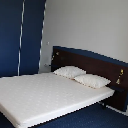 T3 Pmr Proche Thermes, Piscine & Parking - - Fr-1-541-144 Apartment *
